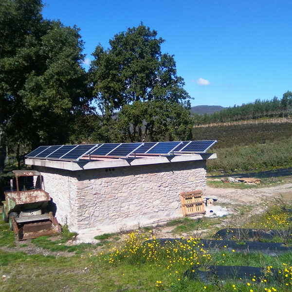 Bombeo con placas solares en finca de Pontevedra