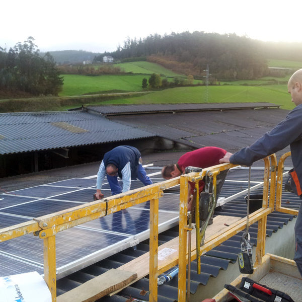 Instalación placas solares granja Lugo