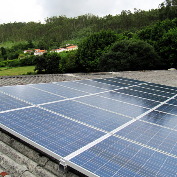 fotovoltaica granja tejado uralita Coruña