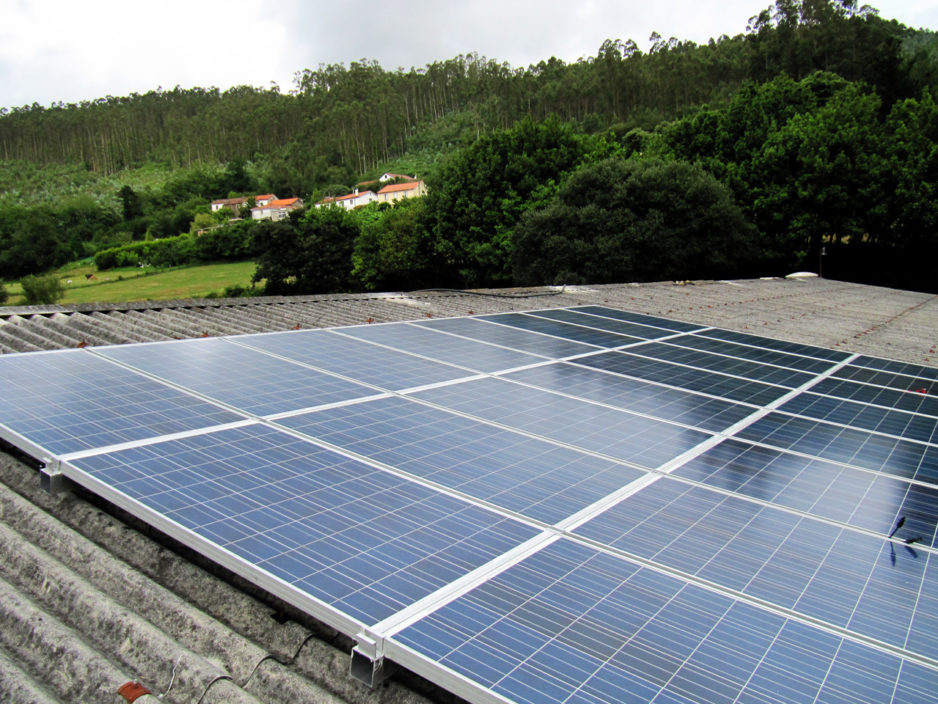 fotovoltaica granja tejado uralita Coruña