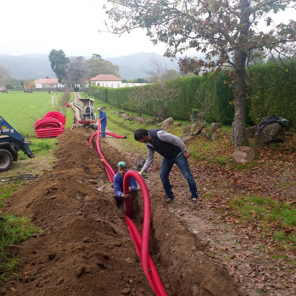 Zanja cableado energía solar